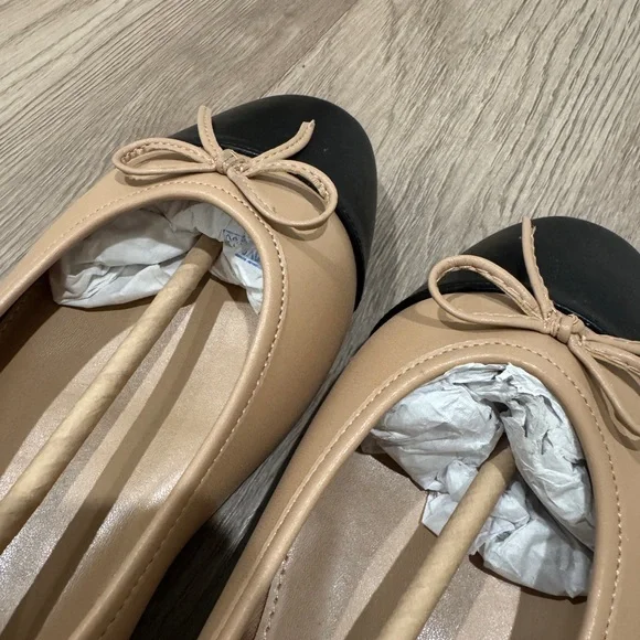 JCrew NEW Classic Two-Tone Ballet Flats in Beige and Black Bow | size 11 - Picture 9 of 11